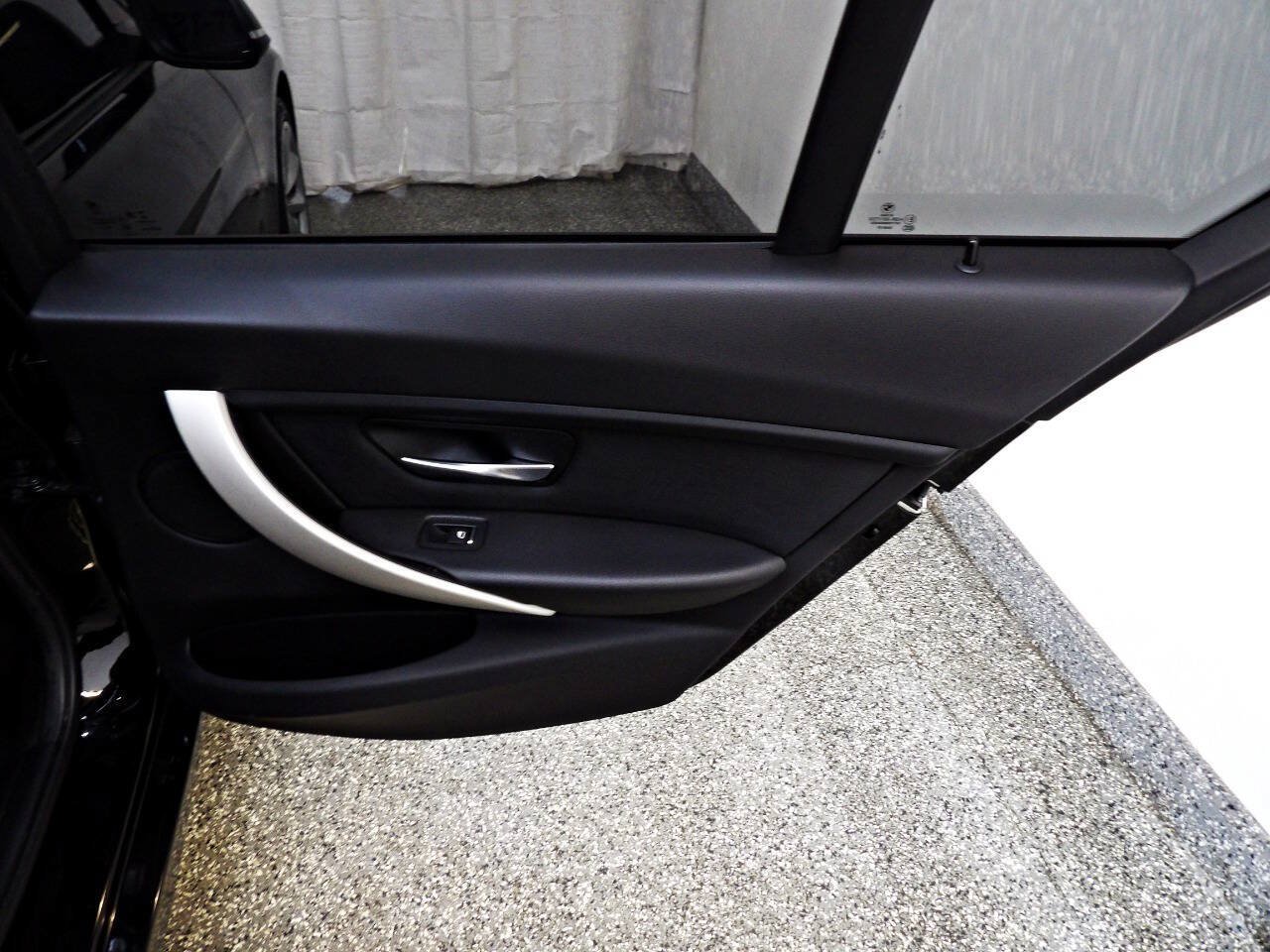 Used 2018 BMW 320i Sedan RWD image 12