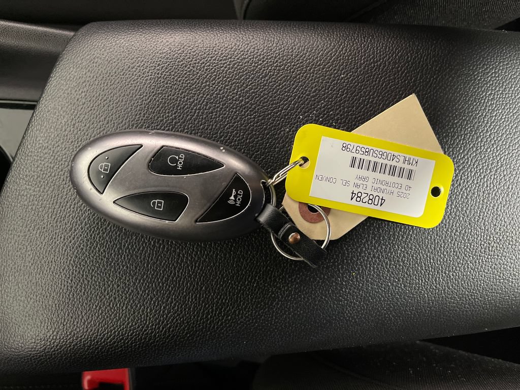 Certified 2025 Hyundai Elantra SEL FWD image 27