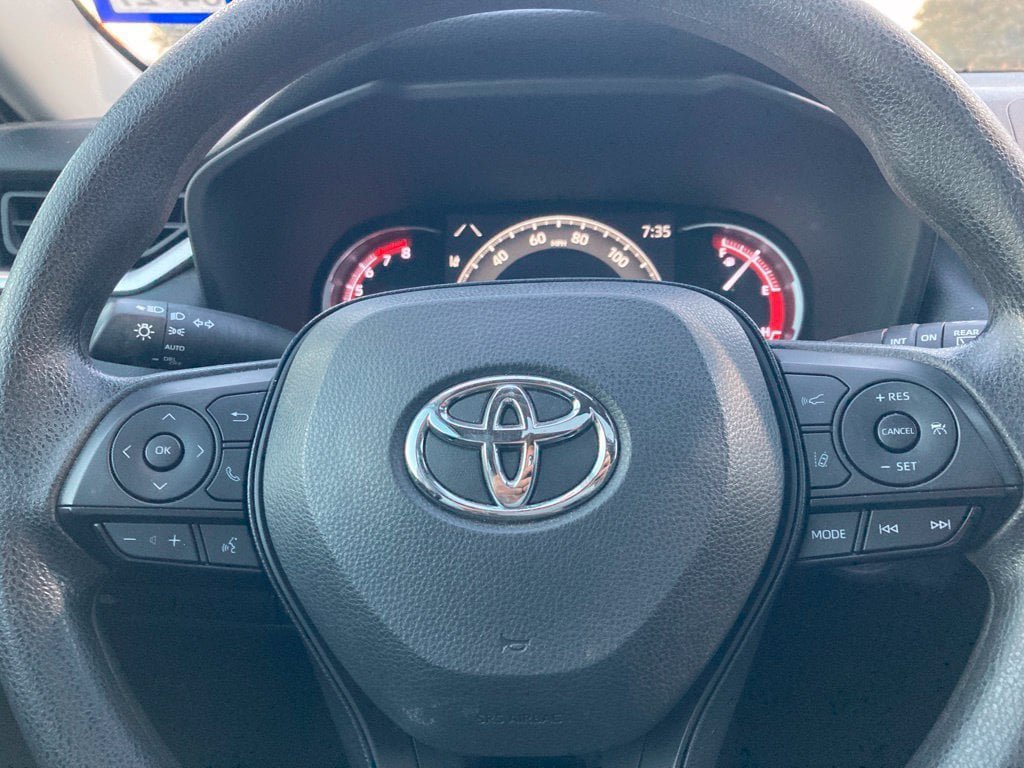 Certified 2025 Toyota RAV4 XLE w/ Convenience Package FWD image 16