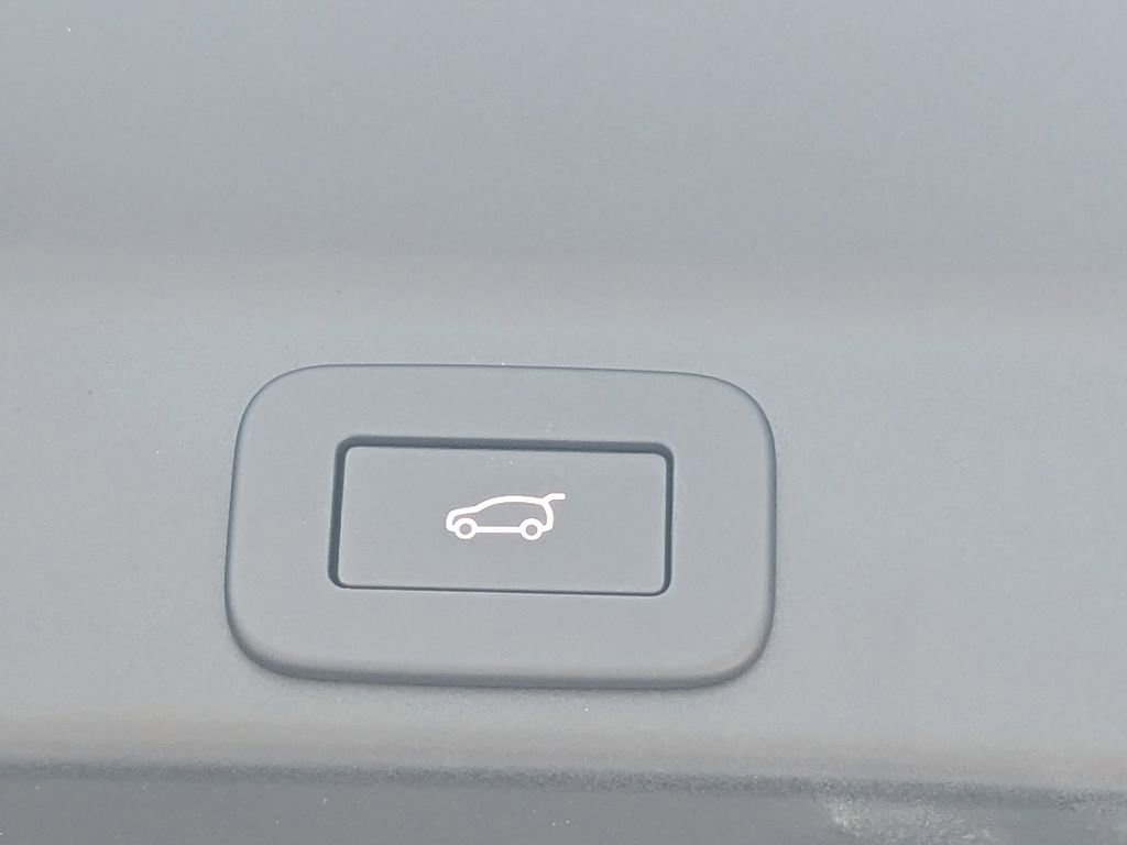 New 2026 Jaguar F-PACE R-Dynamic S image 13