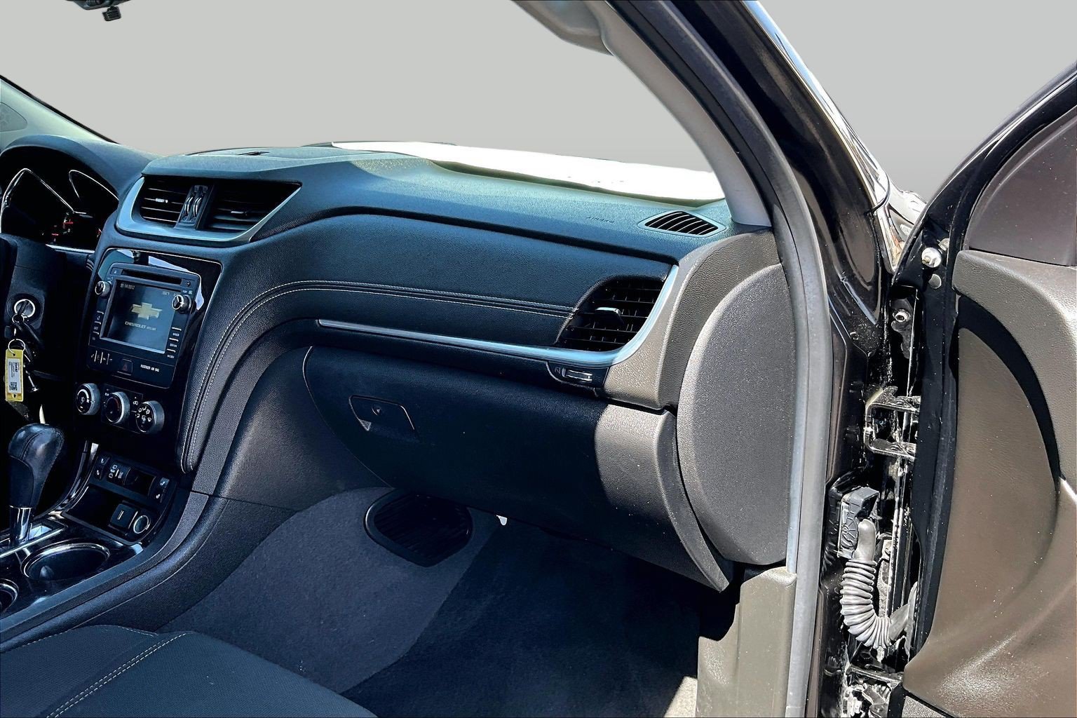Used 2017 Chevrolet Traverse LT w/ Style and Technology Package FWD image 15
