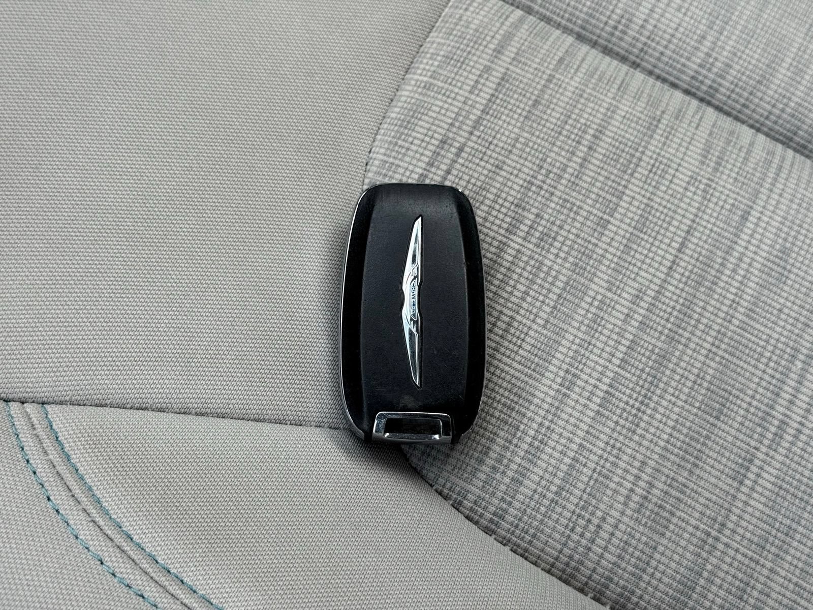 Used 2018 Chrysler Pacifica Touring Plus FWD image 48