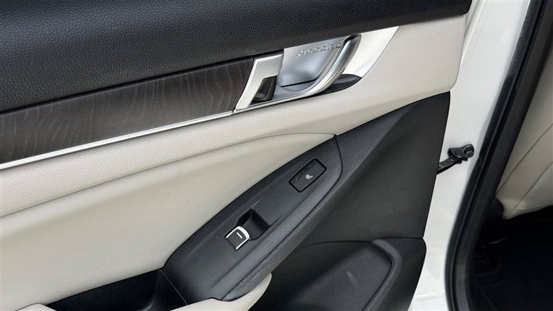 Used 2018 Honda Accord Touring image 44