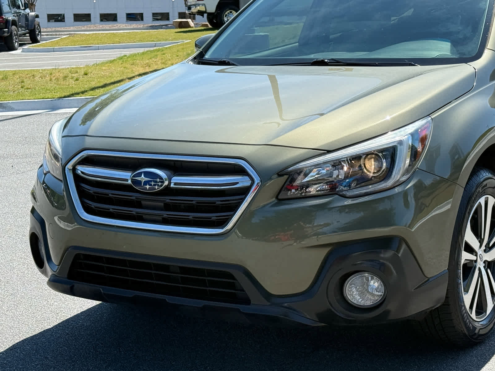 Used 2018 Subaru Outback 2.5i Limited w/ Popular Package #2 AWD/4WD image 9