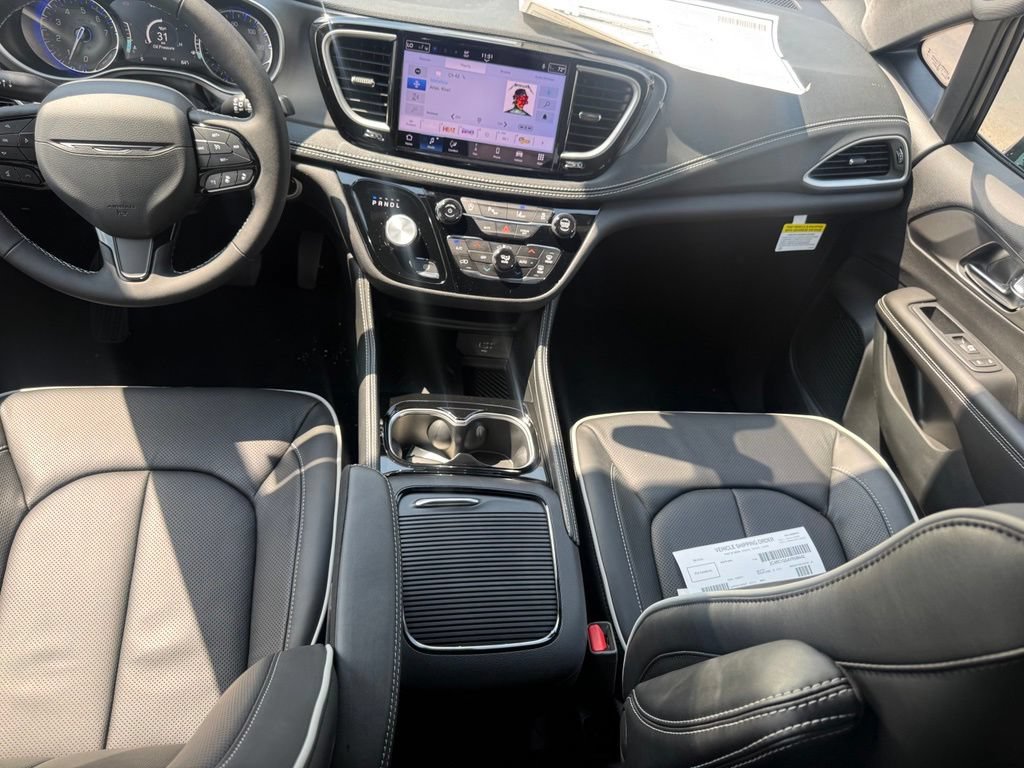 New 2027 Chrysler Pacifica Limited FWD image 36