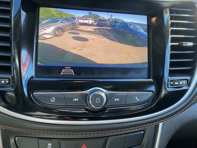 Used 2022 Chevrolet Trax LT w/ LT Convenience Package image 7