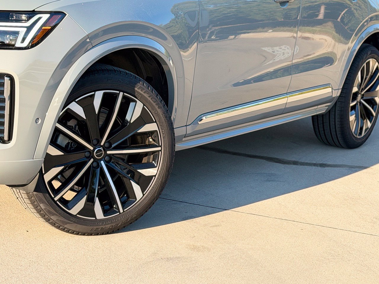 New 2026 Volvo XC90 B6 Plus w/ Protection Package Premier AWD/4WD image 8
