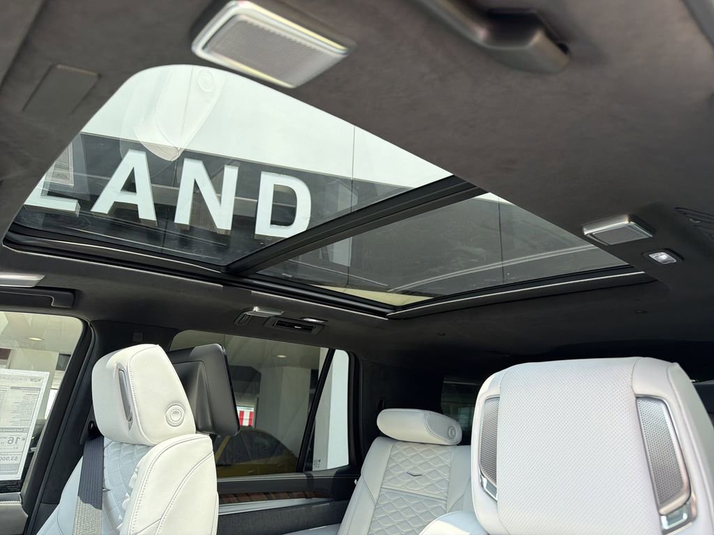 New 2026 Cadillac Escalade Platinum Sport w/ LPO, ONYX Package AWD/4WD image 23