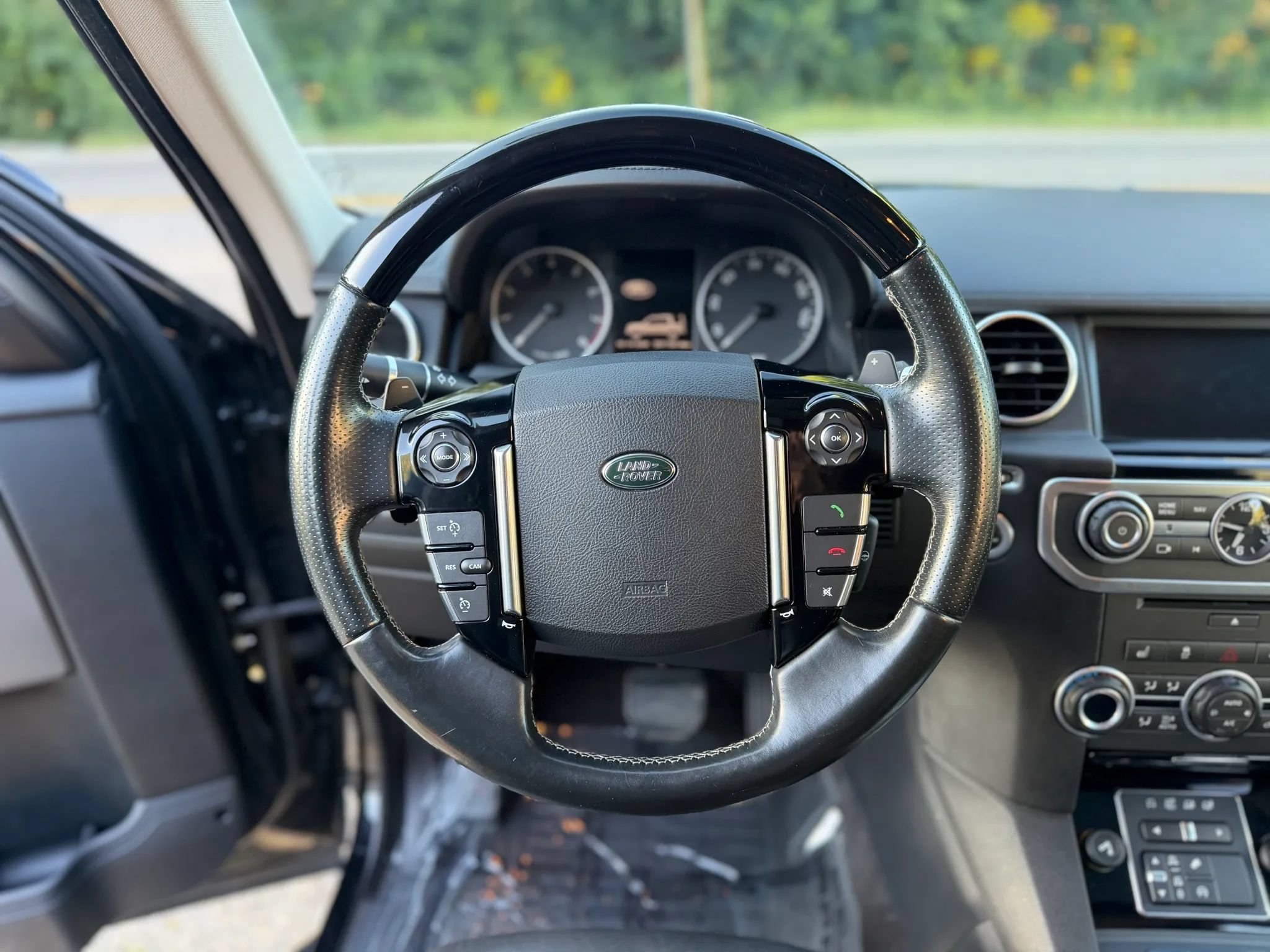 Used 2016 Land Rover LR4 HSE LUX AWD/4WD image 24