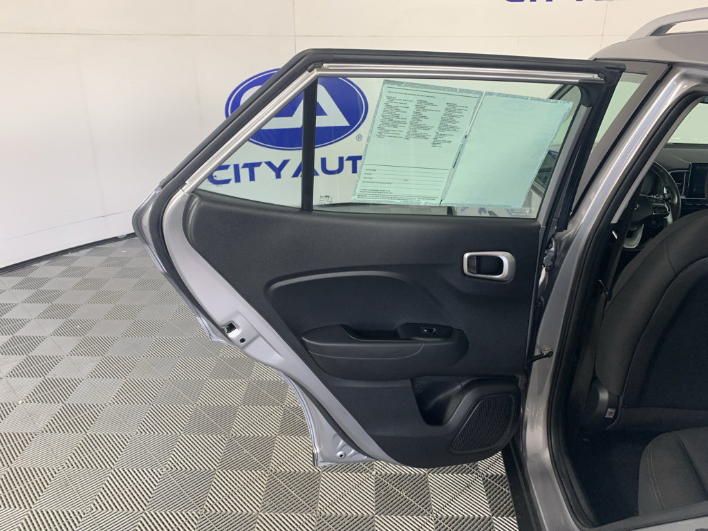 Used 2024 Hyundai Venue SEL FWD image 28