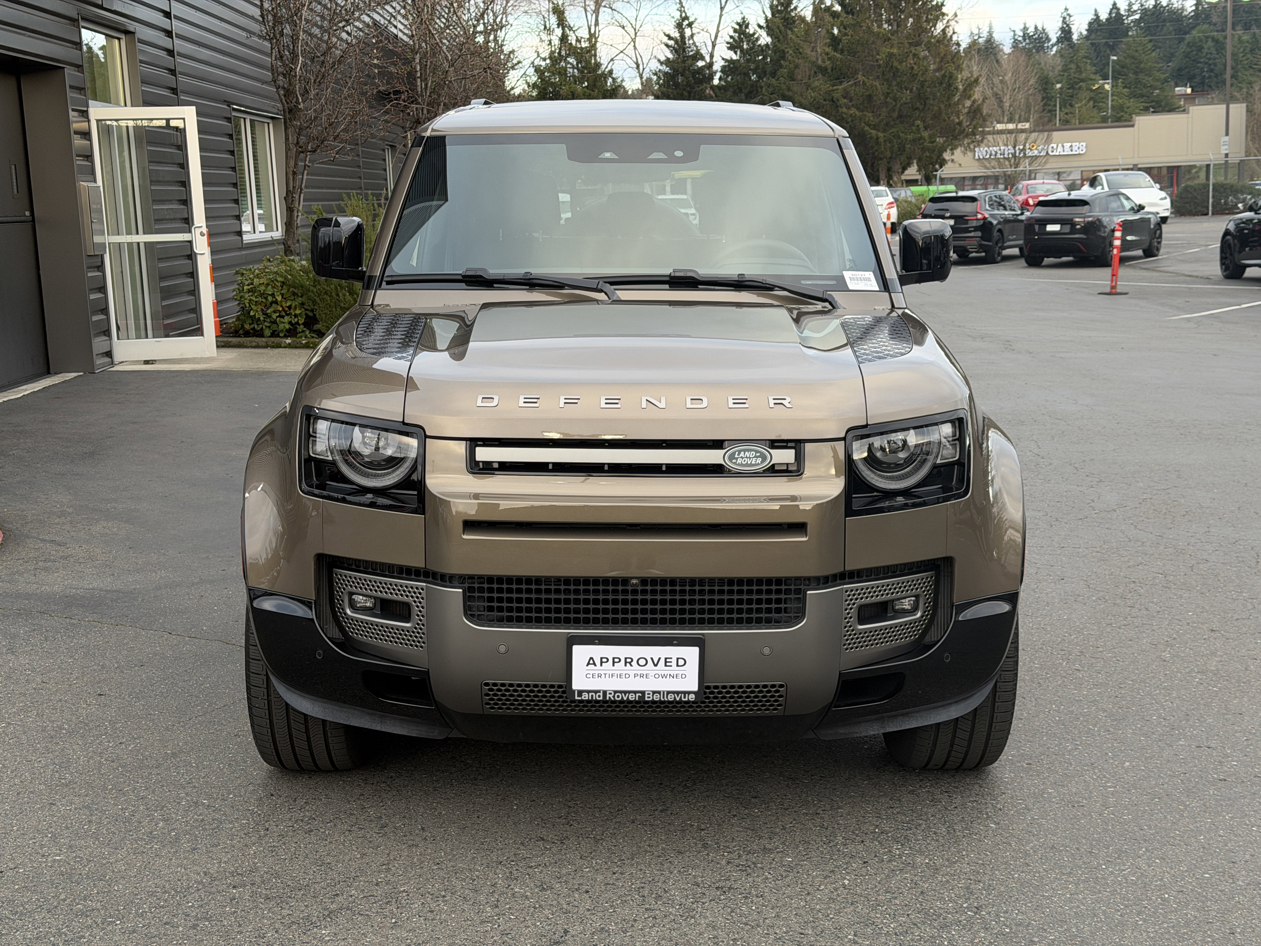 Certified 2025 Land Rover Defender 110 X-Dynamic SE image 4