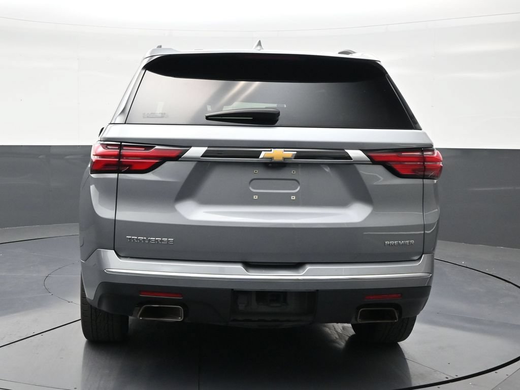 Used 2023 Chevrolet Traverse Premier FWD image 4