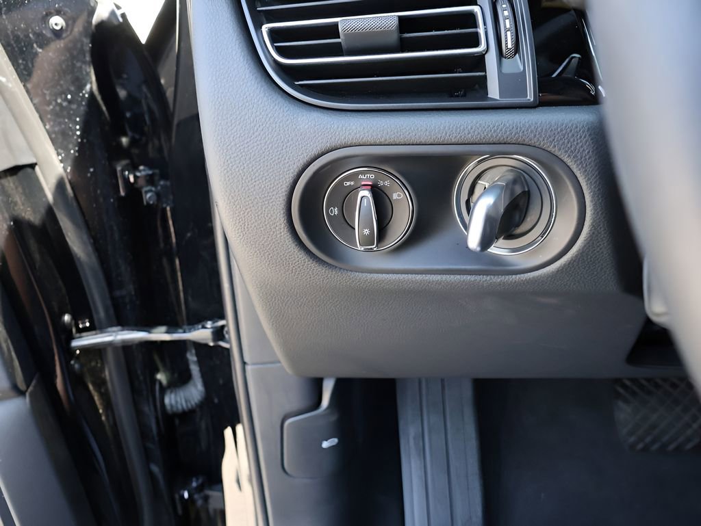 Used 2022 Porsche Macan S image 32