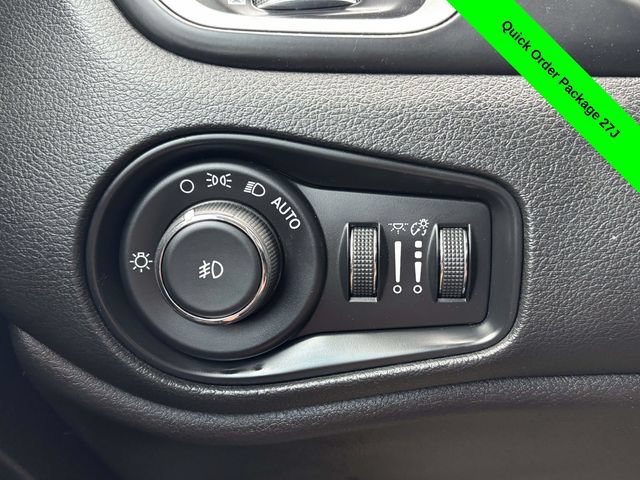 Used 2018 Jeep Renegade Latitude FWD image 11