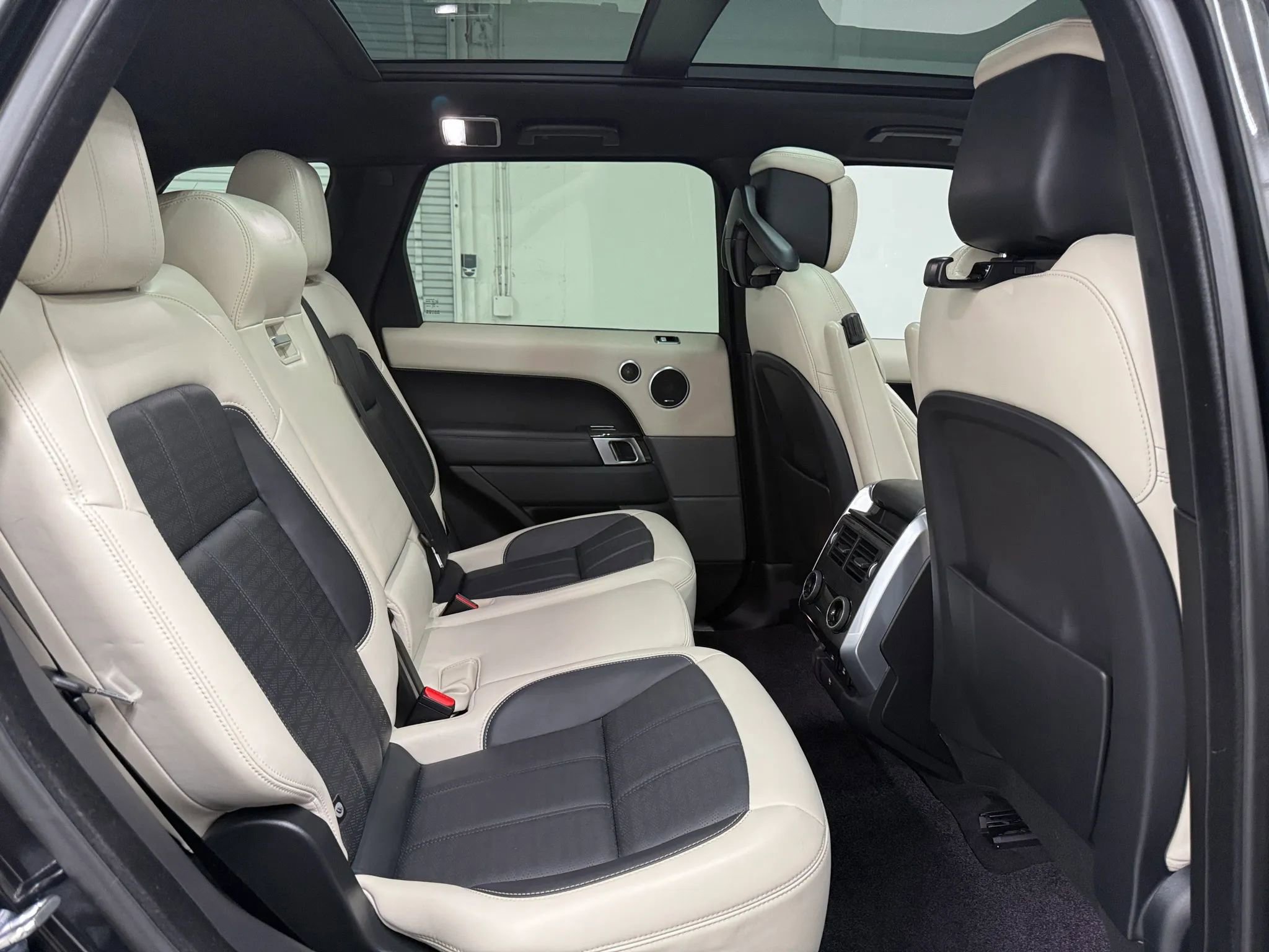Used 2019 Land Rover Range Rover Sport HSE Dynamic image 16