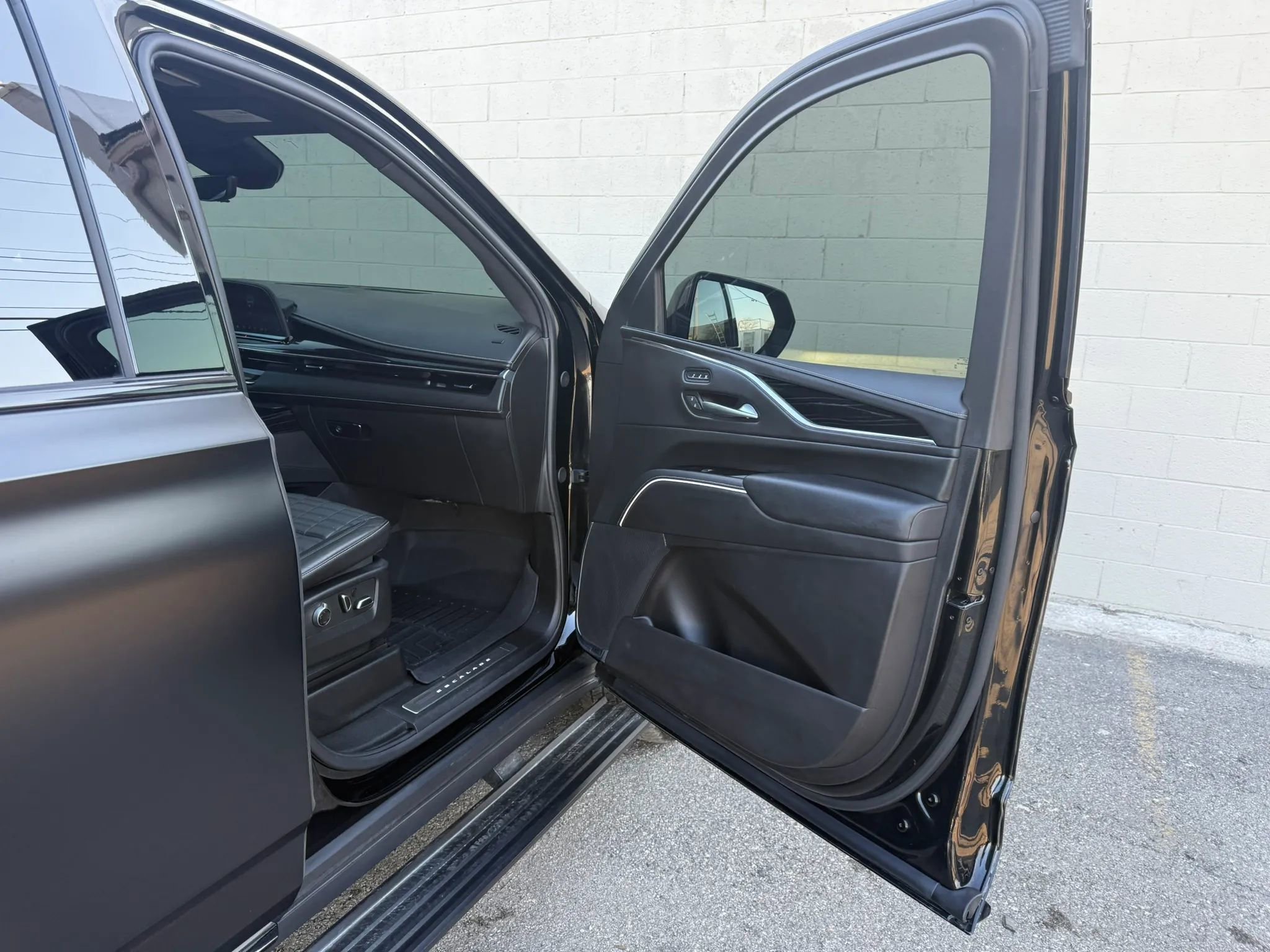 Used 2024 Cadillac Escalade ESV V image 57