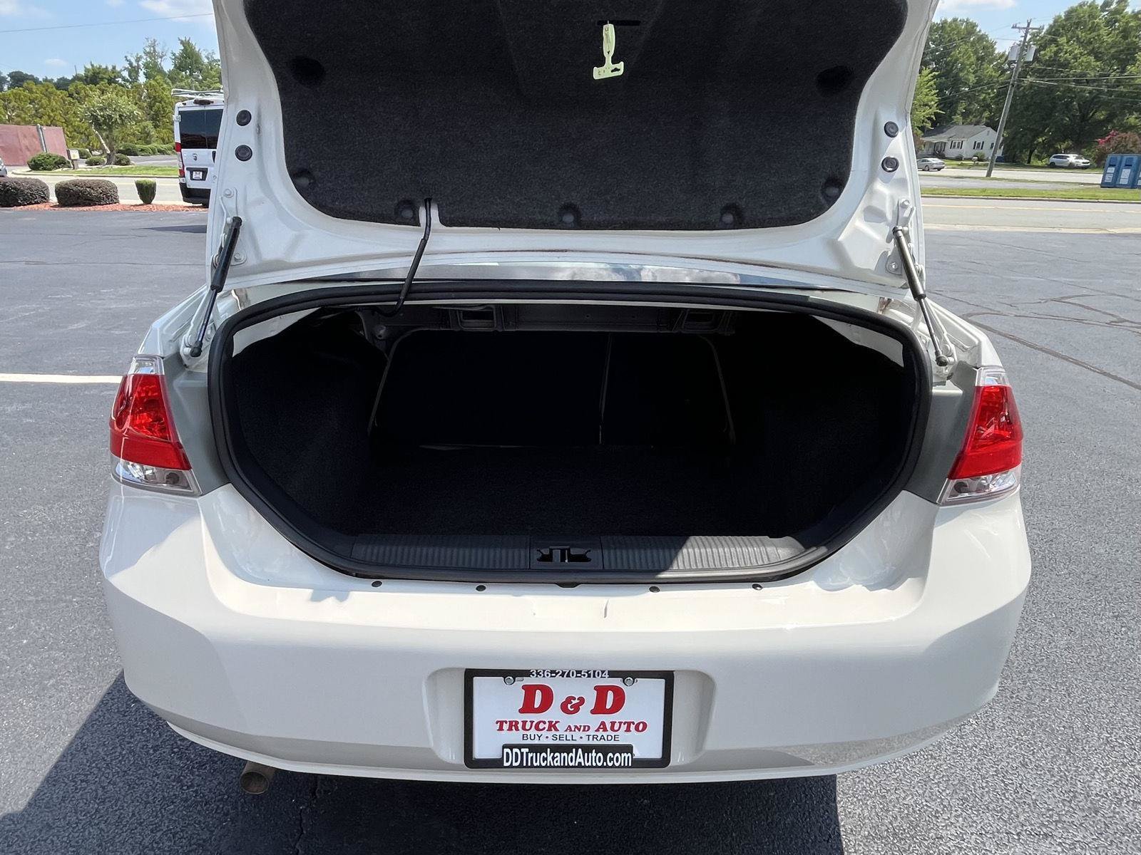 Used 2009 Ford Focus SE FWD image 15