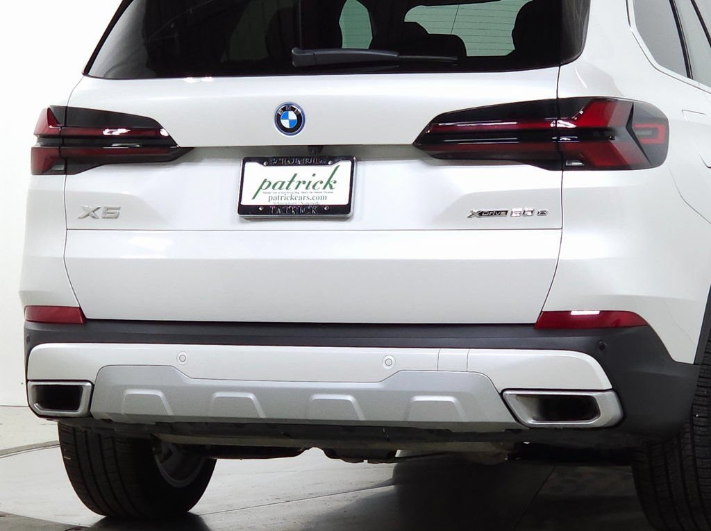 Used 2025 BMW X5 xDrive50e w/ Parking Assistance Package AWD/4WD image 12