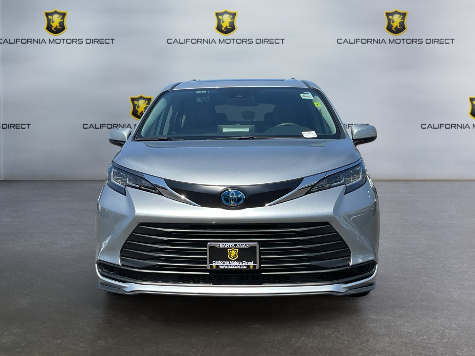 Used 2023 Toyota Sienna LE w/ LE Plus Package FWD image 2