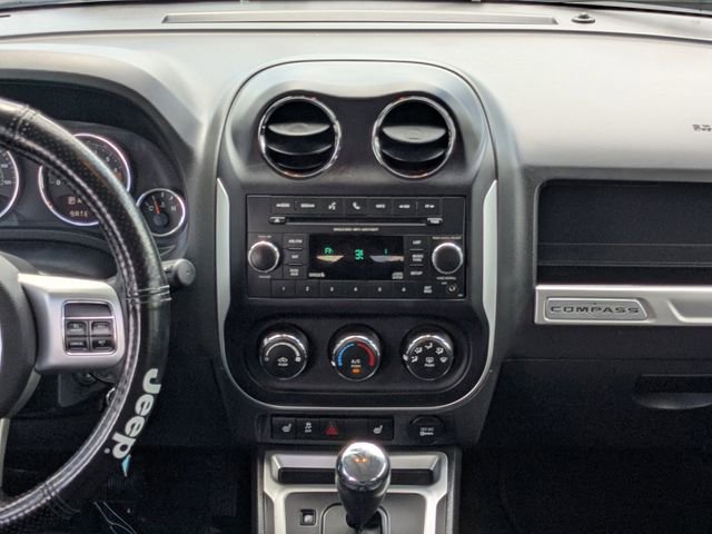 Used 2016 Jeep Compass Latitude FWD image 15