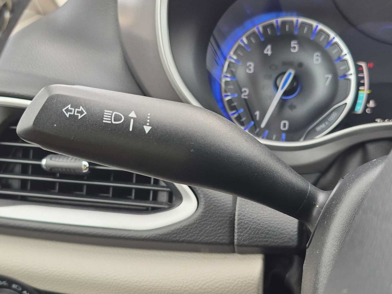 Used 2024 Chrysler Pacifica Touring-L FWD image 26
