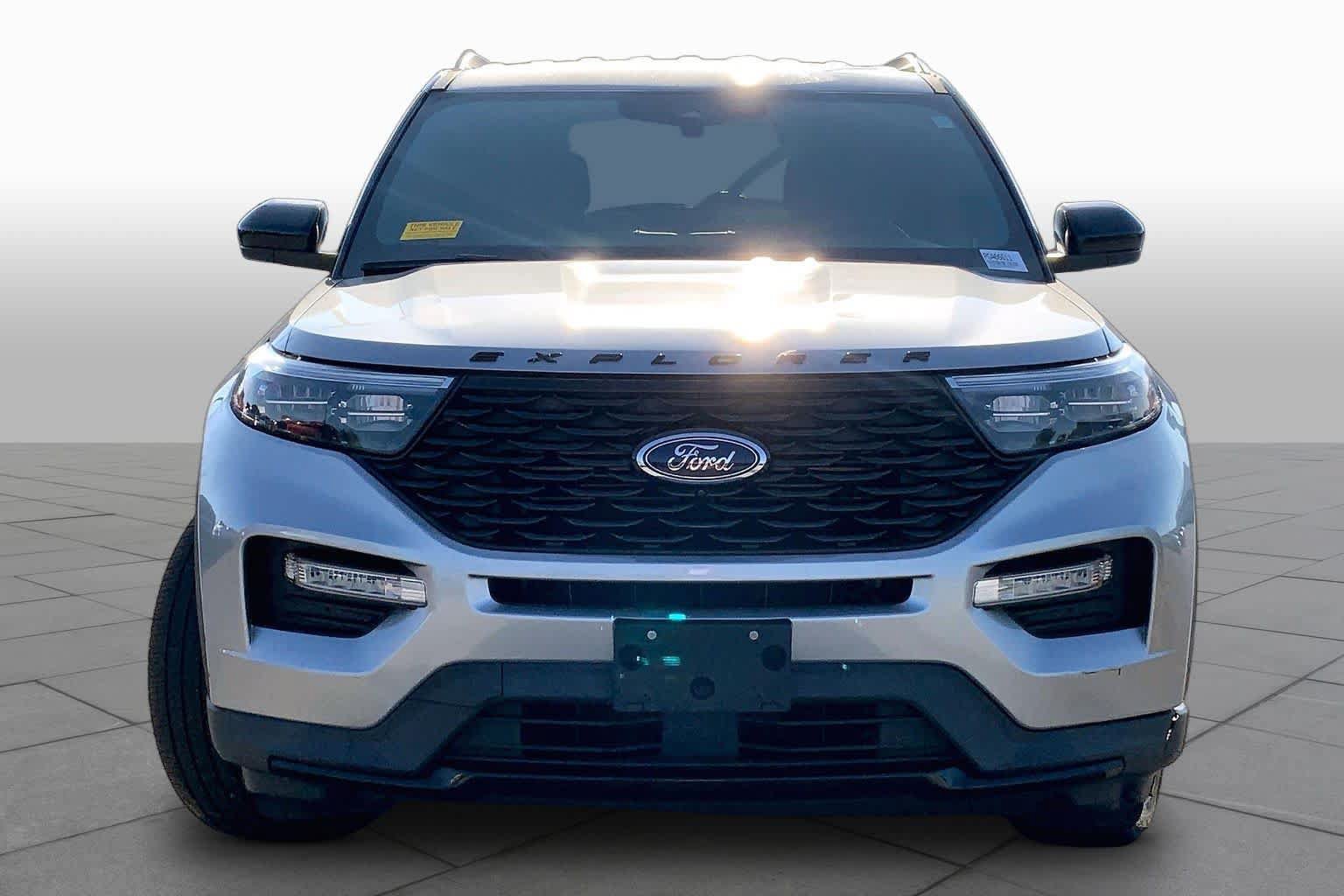 Used 2023 Ford Explorer ST-Line w/ Class IV Trailer Tow Package RWD image 4