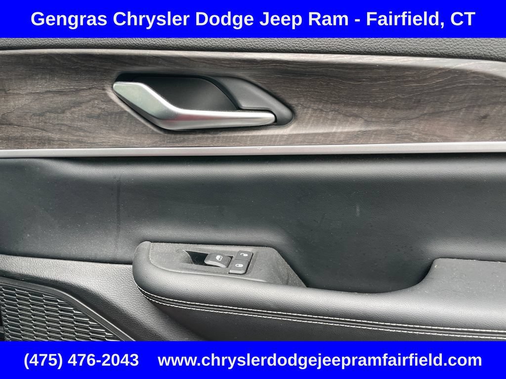 Used 2023 Jeep Grand Cherokee Limited w/ Luxury Tech Group II AWD/4WD image 20