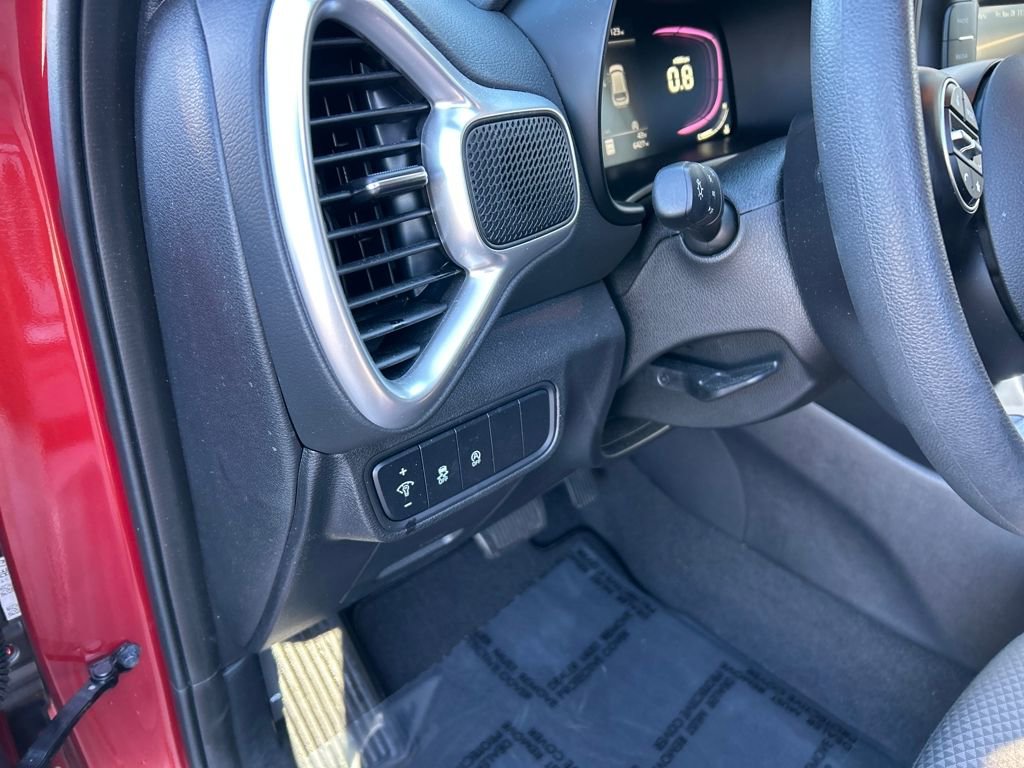 Used 2023 Kia Soul LX image 15