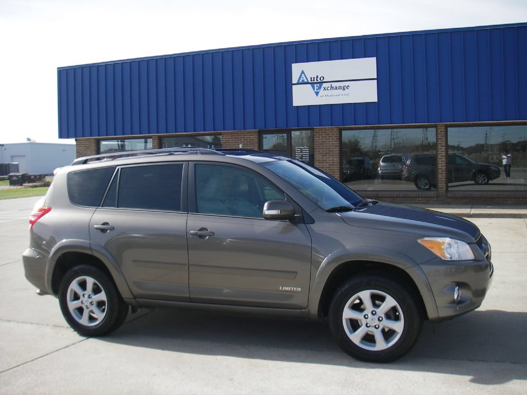 Used 2012 Toyota RAV4 Limited w/ Navigation Value Pkg FWD image 2