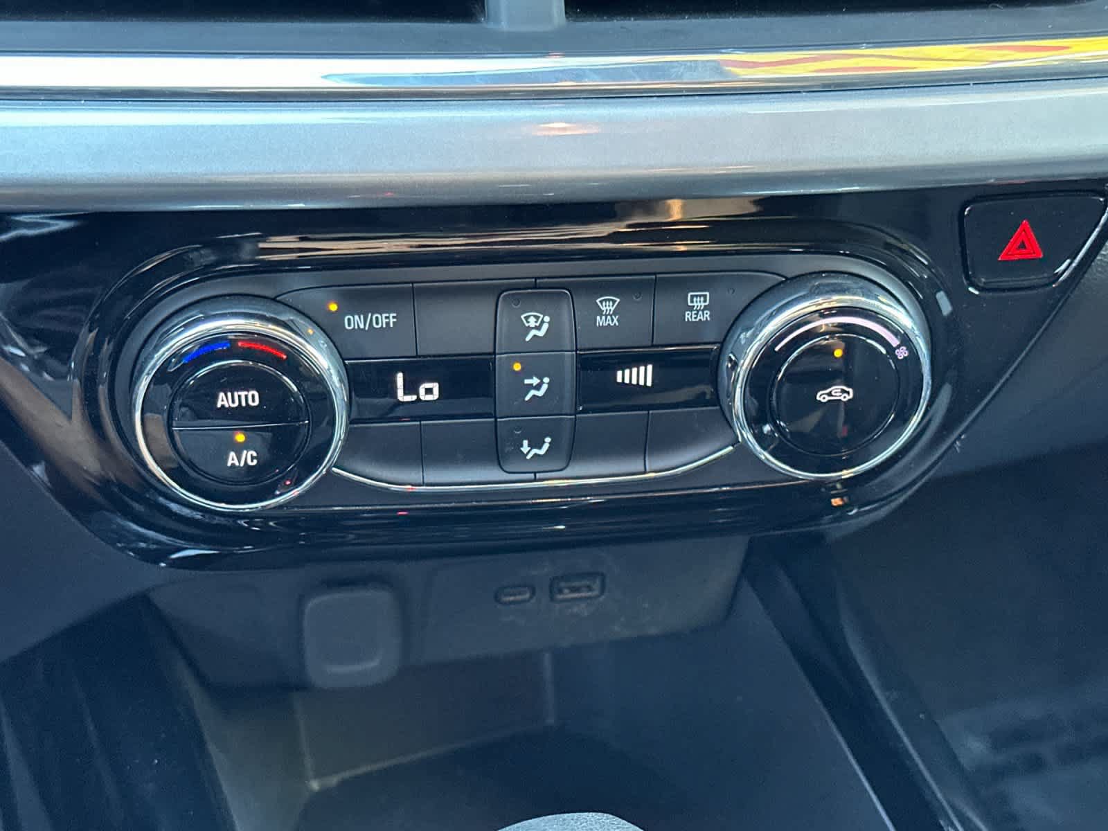 Used 2024 Chevrolet Trax LT FWD image 21