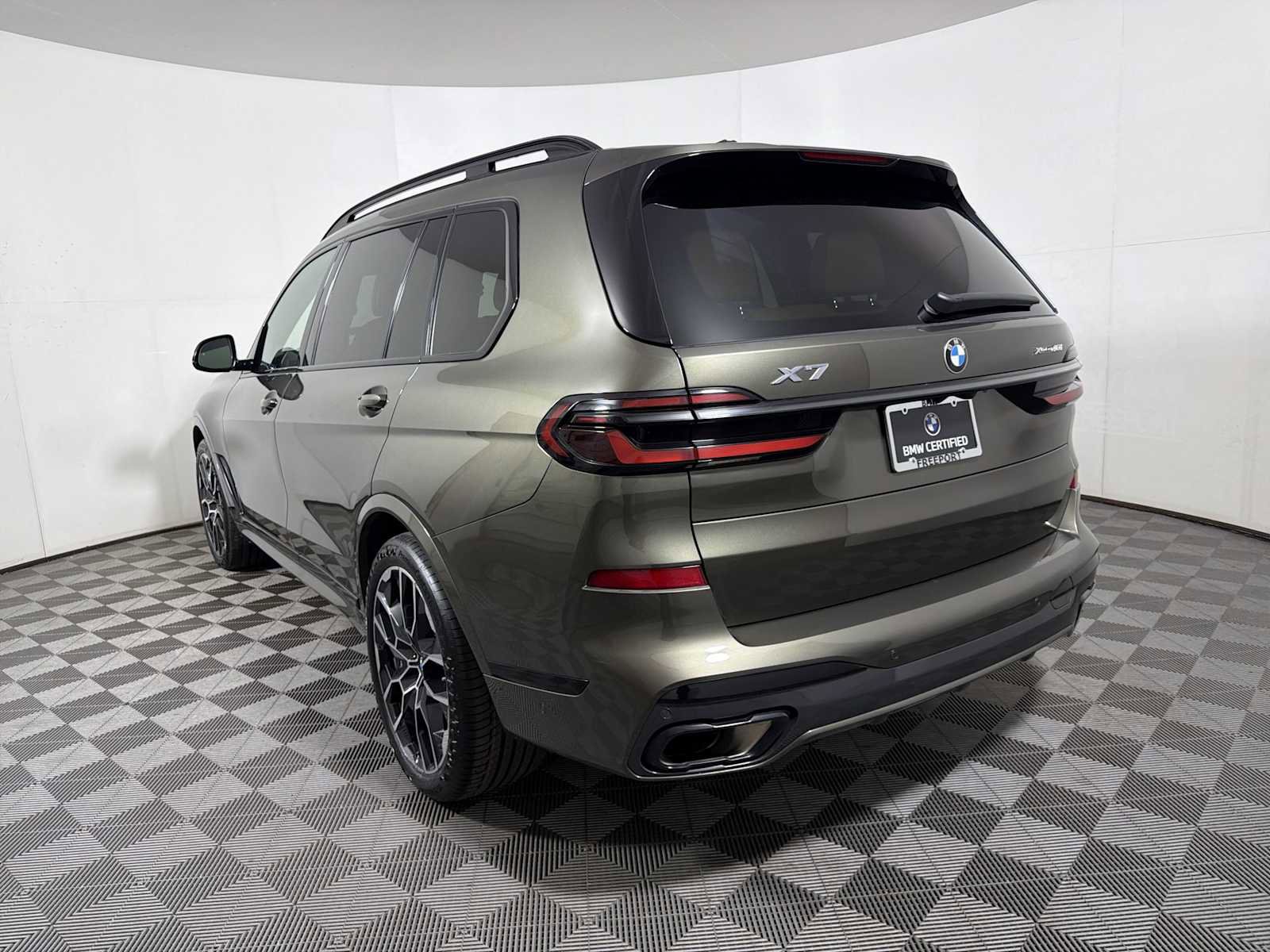 Certified 2024 BMW X7 xDrive40i w/ M Sport Package image 5