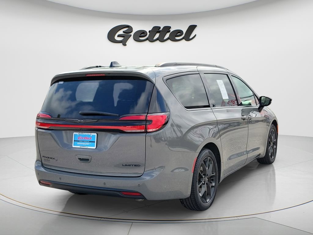 Used 2025 Chrysler Pacifica Limited image 4