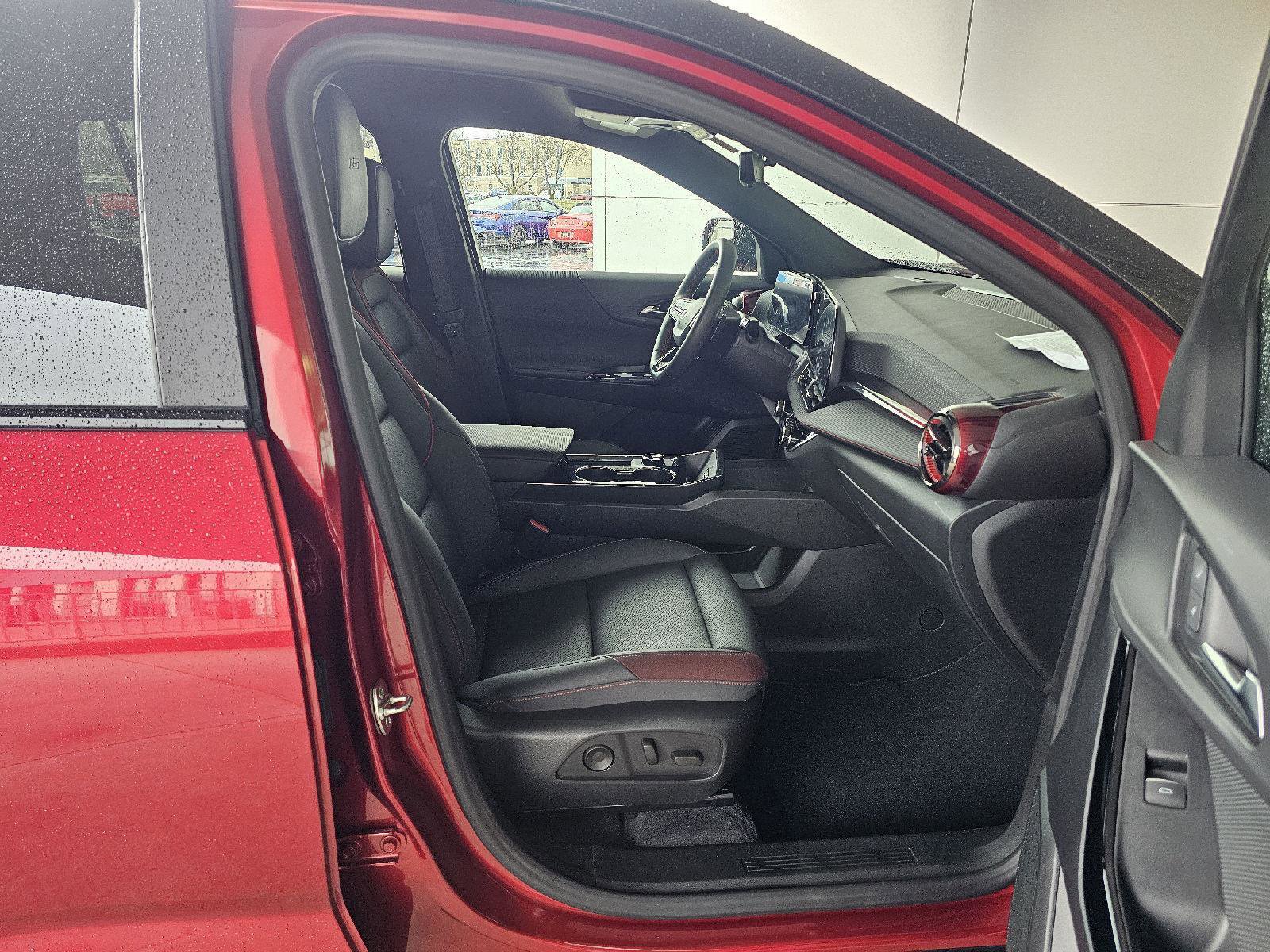 Used 2025 Chevrolet Equinox RS w/ Safety and Technology Package image 12