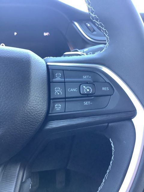 Used 2023 Jeep Grand Cherokee Altitude AWD/4WD image 29