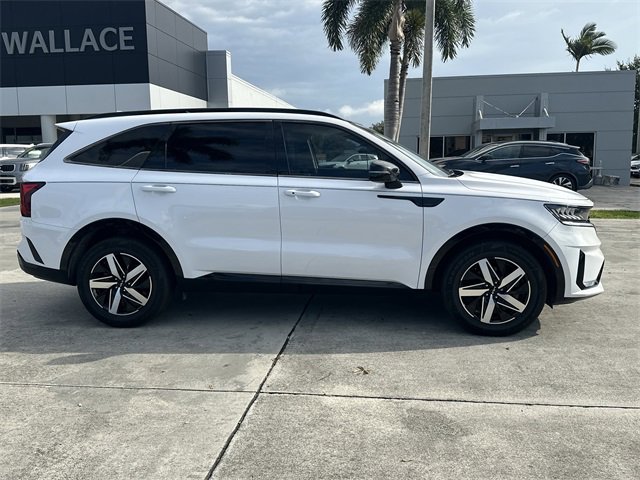 Used 2022 Kia Sorento EX w/ Panoramic Sunroof Package image 5