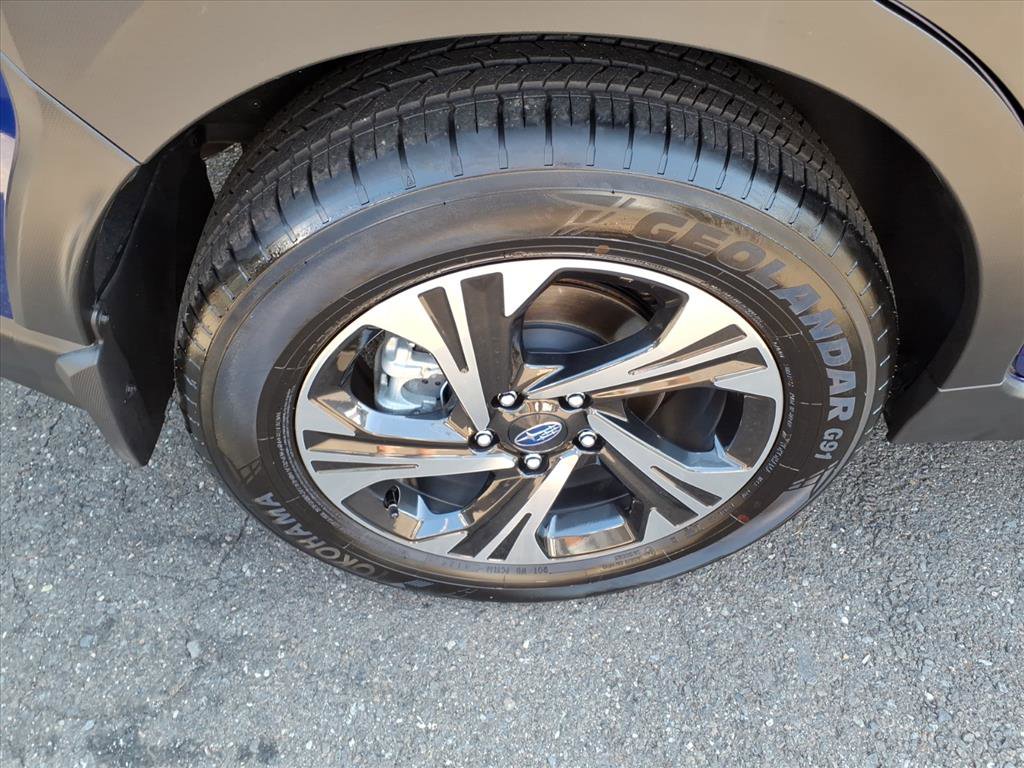 Used 2024 Subaru Crosstrek 2.0i Premium image 3