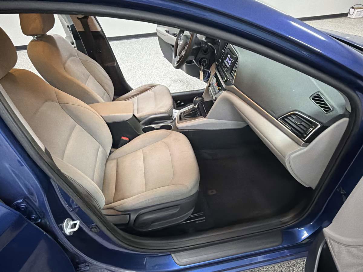 Used 2017 Hyundai Elantra SE FWD image 25