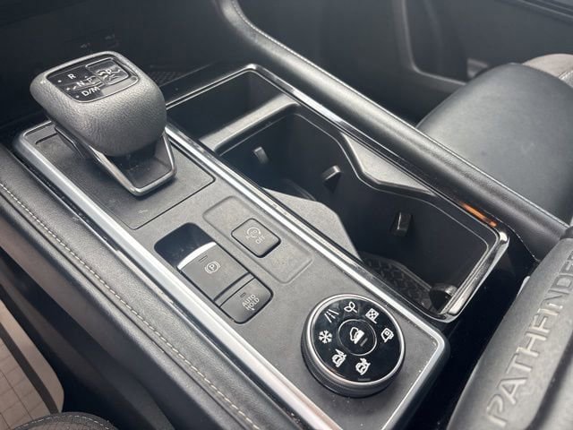 Used 2023 Nissan Pathfinder SL AWD/4WD image 21
