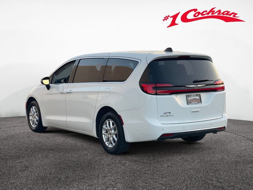 Used 2023 Chrysler Pacifica Touring-L FWD image 23
