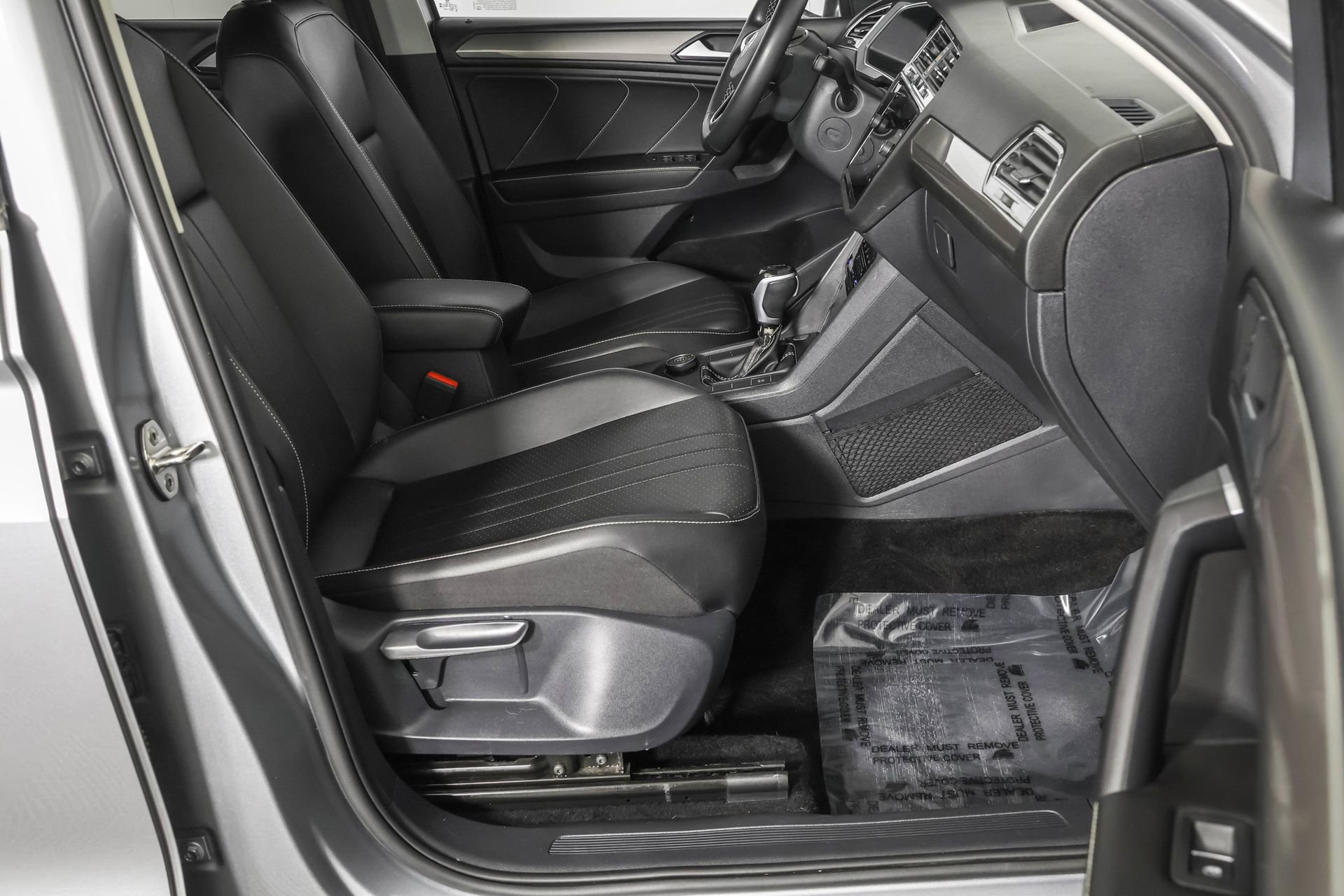 Used 2023 Volkswagen Tiguan SE image 44