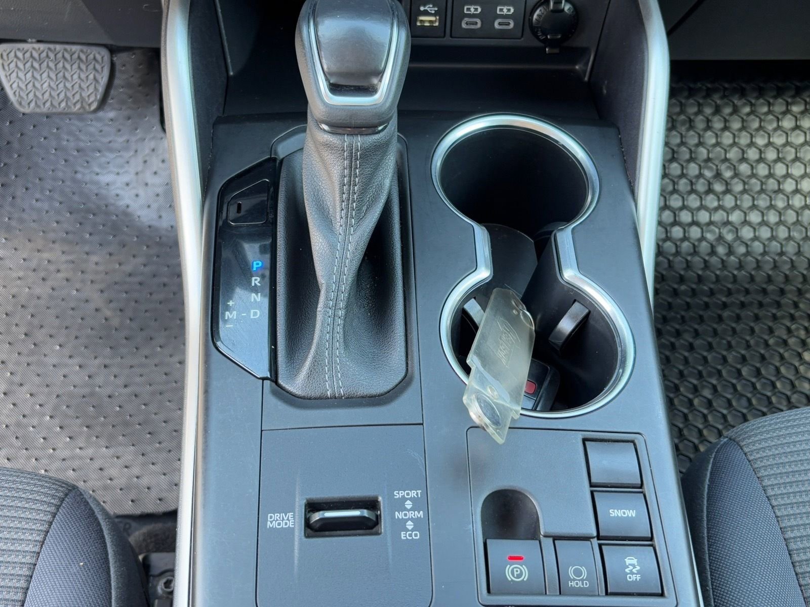 Used 2023 Toyota Highlander LE image 27