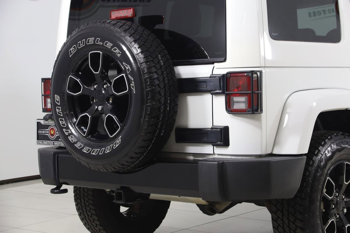 Used 2017 Jeep Wrangler Unlimited Sahara AWD/4WD image 37