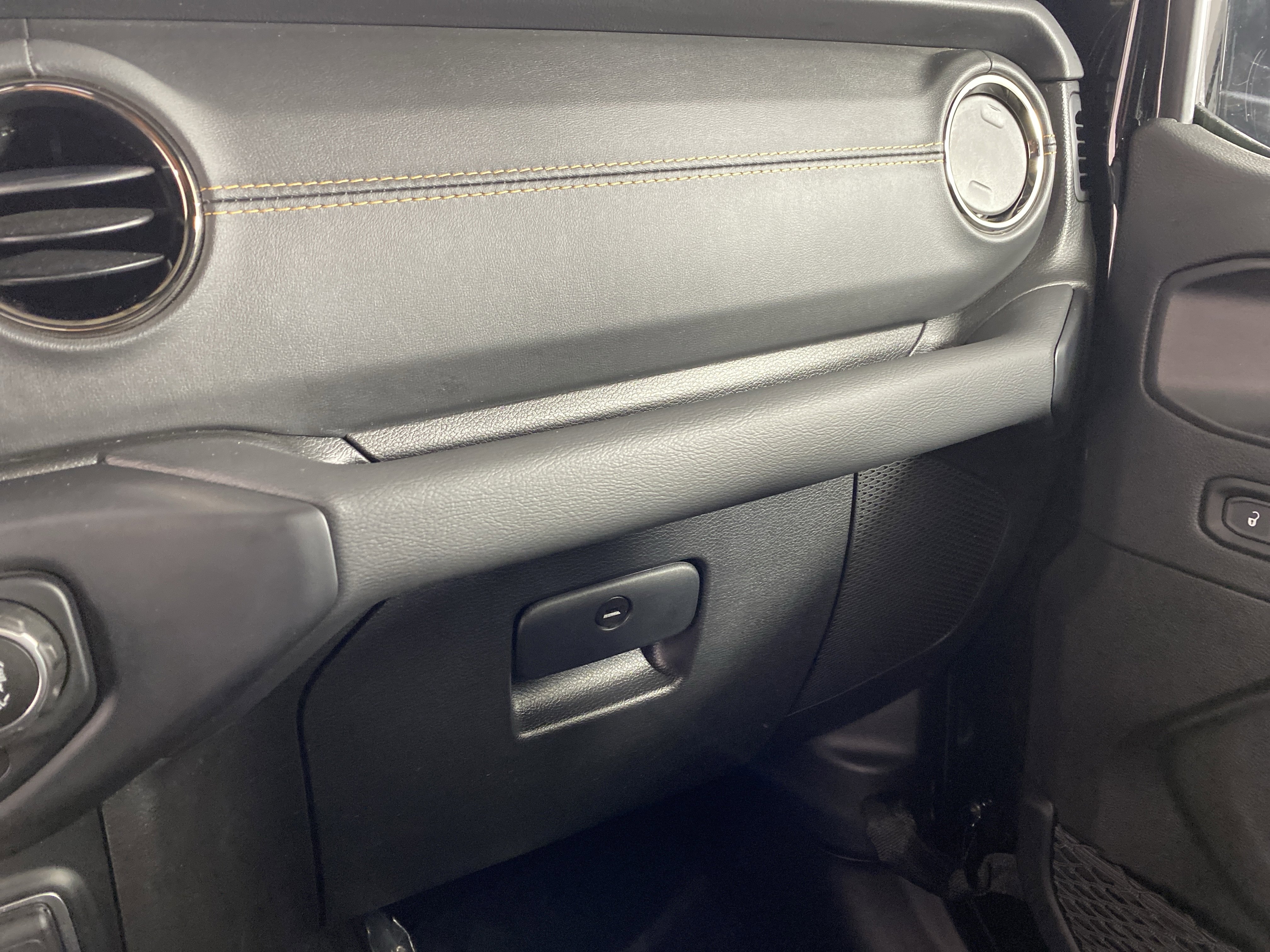 Used 2021 Jeep Gladiator Overland image 31