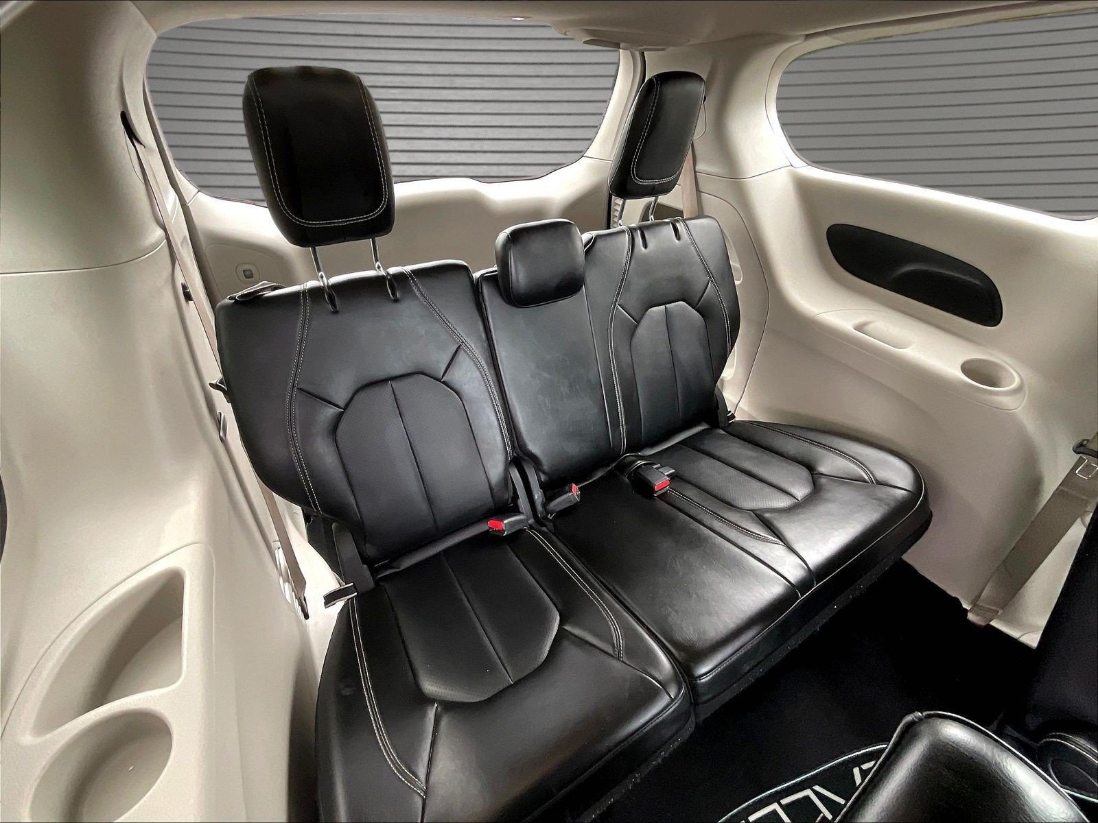 Used 2024 Chrysler Pacifica Touring-L FWD image 23