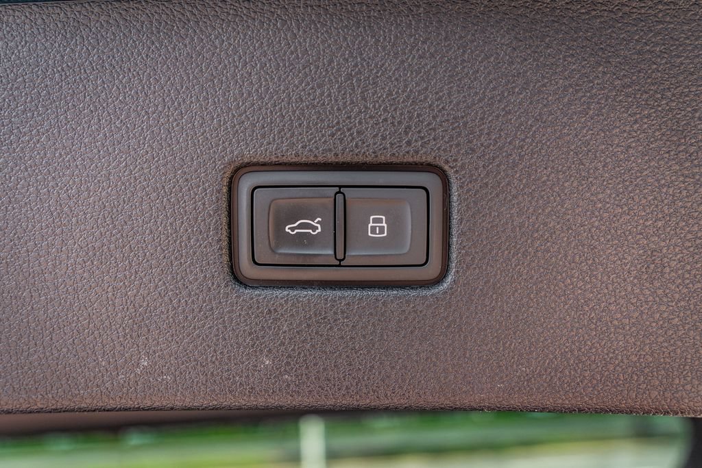 Used 2019 Audi Q8 Prestige AWD/4WD image 47