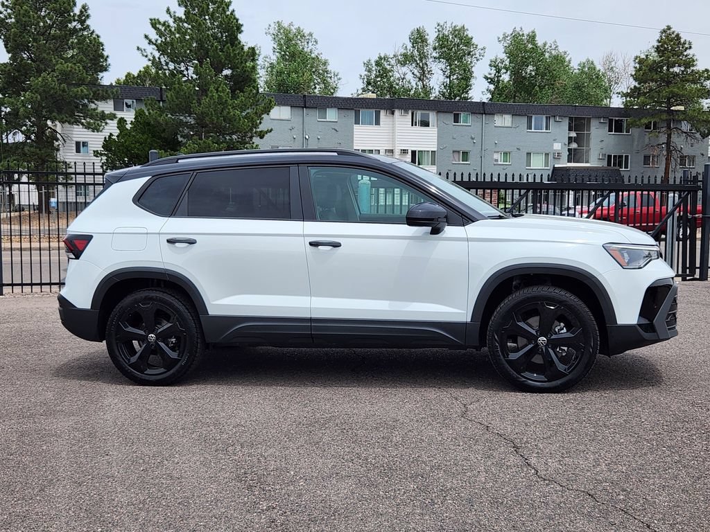 Certified 2025 Volkswagen Taos SE AWD/4WD image 4