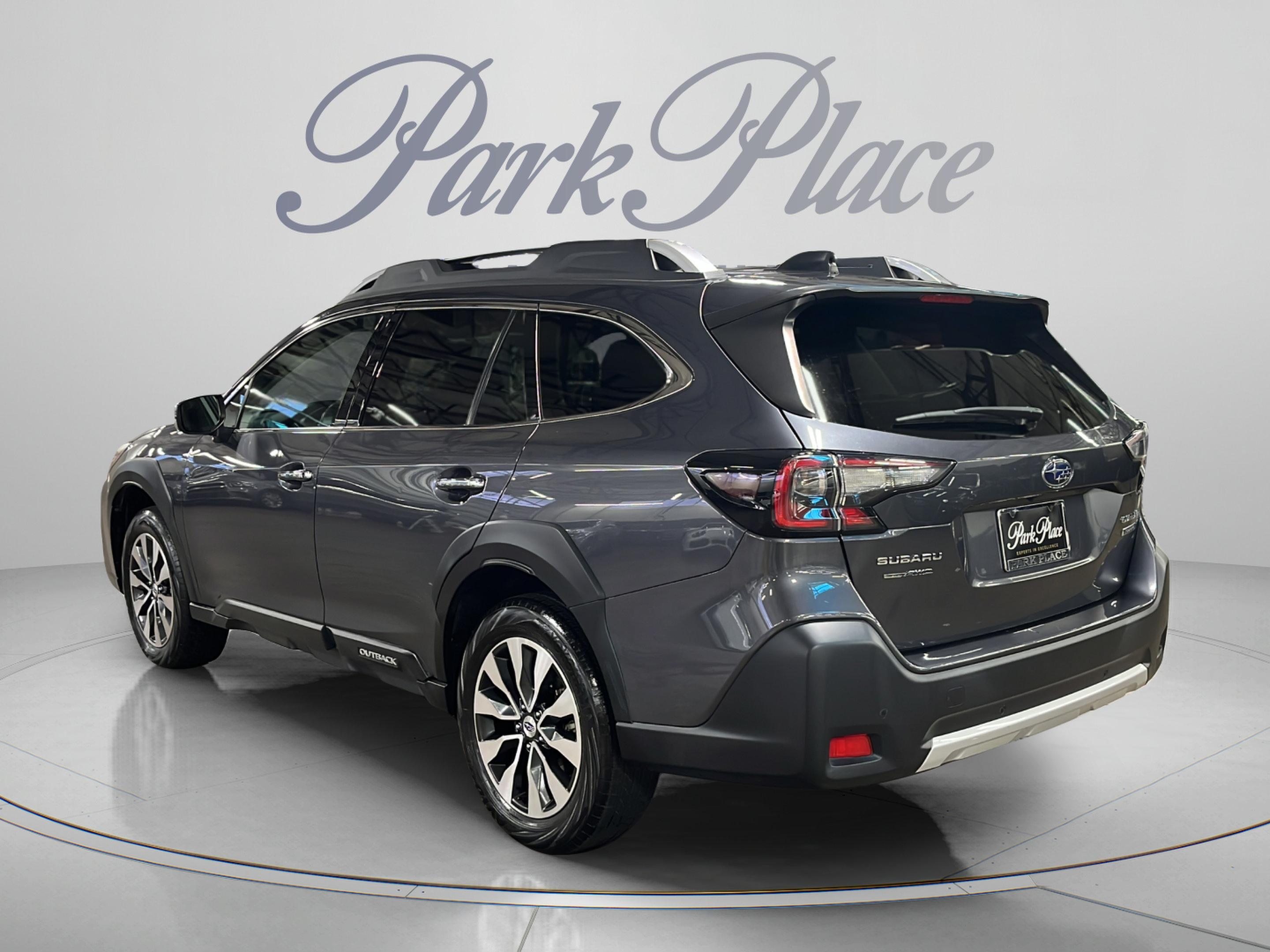 Used 2023 Subaru Outback Touring AWD/4WD image 3