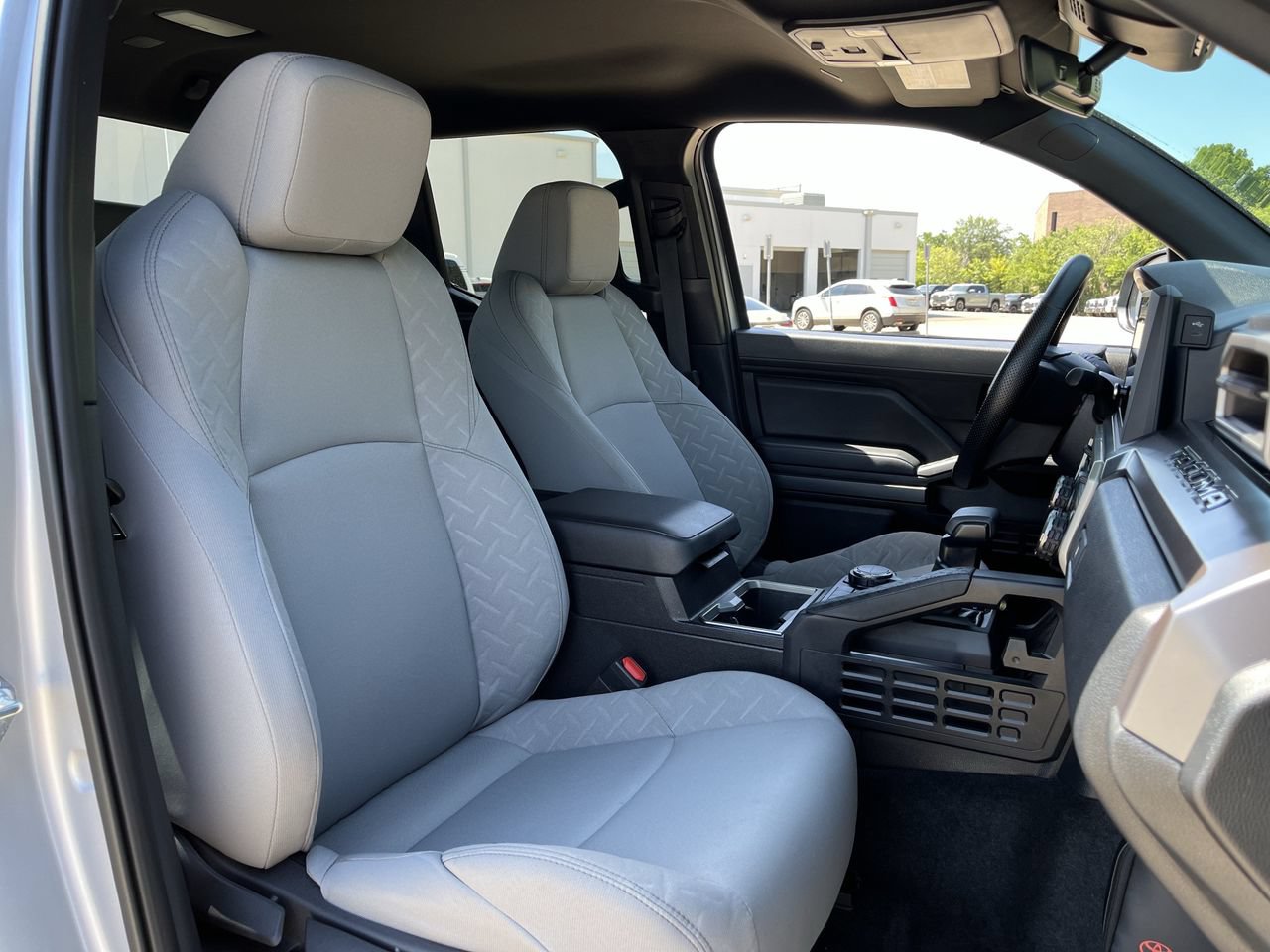 Used 2025 Toyota Tacoma SR5 AWD/4WD image 24