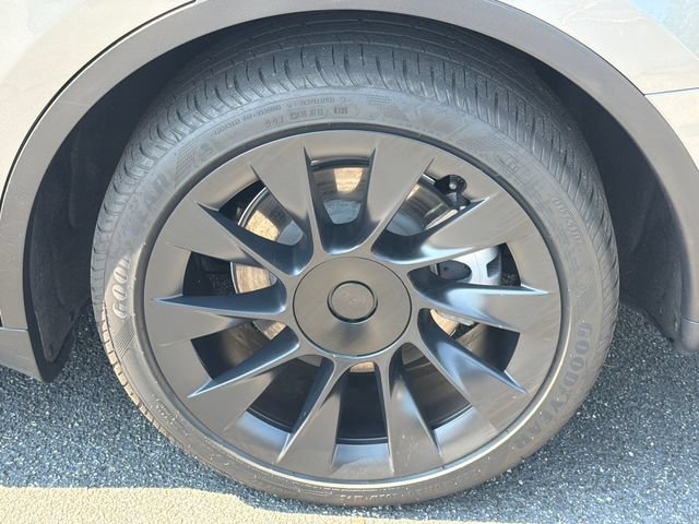 Used 2025 Tesla Model Y Long Range RWD image 21