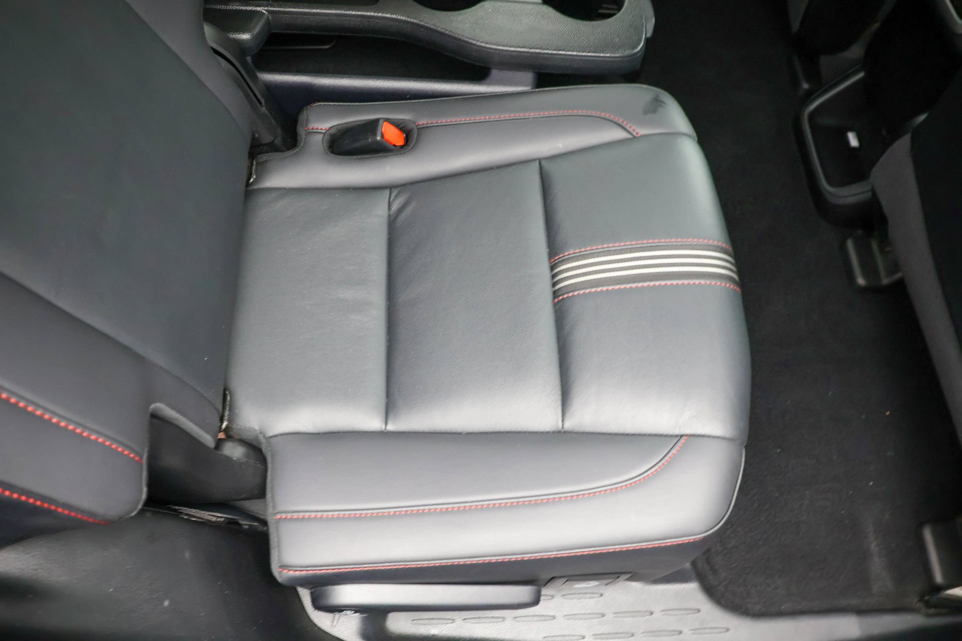 Used 2019 Toyota Highlander SE AWD/4WD image 32